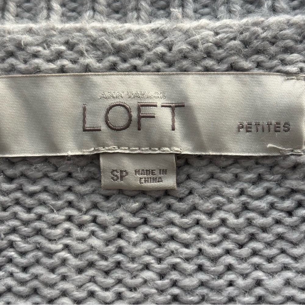❤️2/$15or3/$21❤️LOFT Gray Mohair Blend Sweater w/Snowflake Pattern, Size PS - Picture 12 of 13